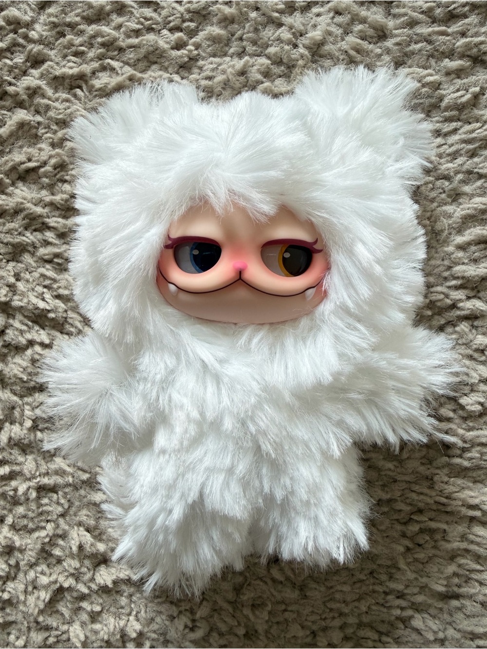 Cute GISMOW Kyussu Neko plush doll in white